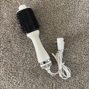MONAT GLOBAL Blow Dry Brush